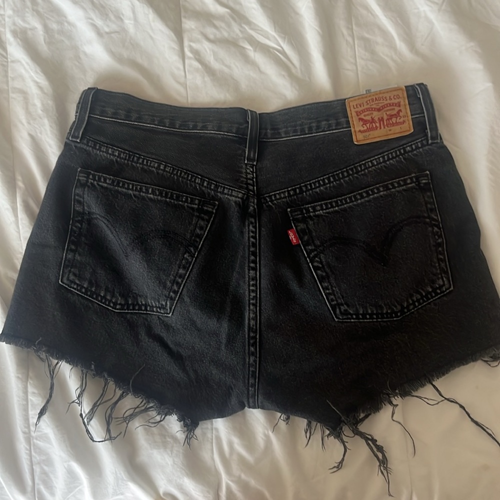 Black Levi’s shorts.